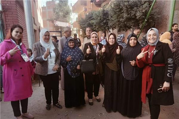 وفد قومى المرأة بالمنوفية يشيد باقبال الناخبين