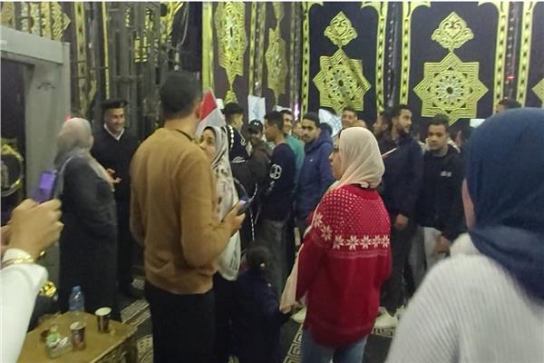 طوابير وزحام أمام اللجان الانتخابية  
