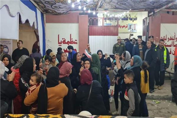 زحام الناخبين أمام لجان البحيرة