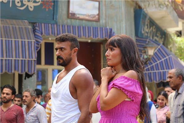 أحمد العوضي وزينة في فيلم الاسكندراني