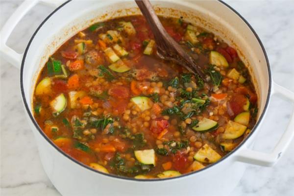 شوربة العدس بالخضار
