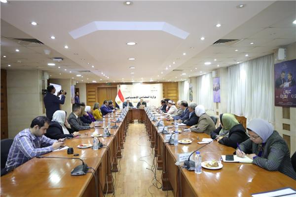  الدكتور أيمن عاشور وزير التعليم العالي والبحث العلمي خلال اللقاء