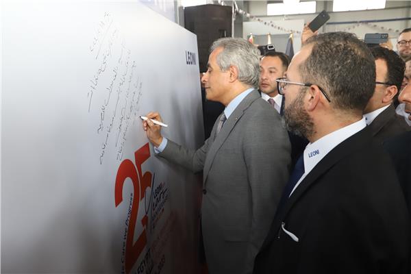 وزير العمل يكتب كلمة تهنئة للرئيس السيسي 