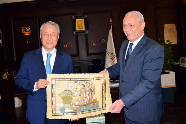 السفيرالكوري يشيد بما تحقق من إنجازات
