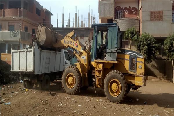 جانب من إحدى إزالات القمامة