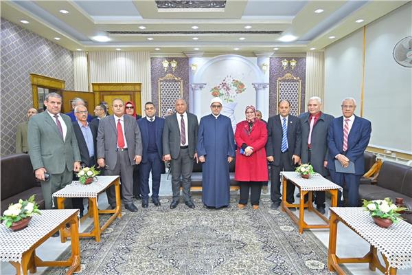 رئيس جامعة الأزهر يتفقد كلية الدراسات الإسلامية للبنات بالزقازيق 