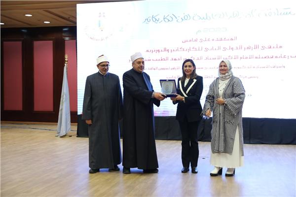 رئيس جامعة الأزهر يشارك في تكريم الفائزين في ملتقى الأزهر الدولي 