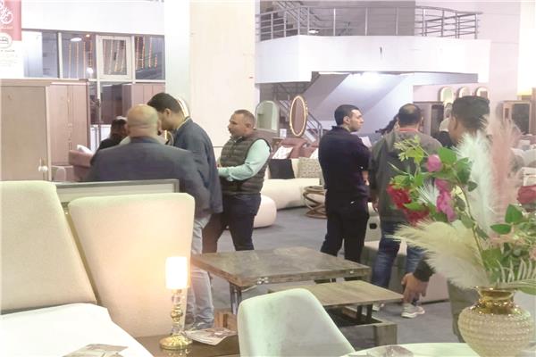 اقبال كبير على معرض صنع فى دمياط