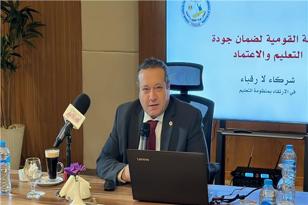 الدكتور علاء عشماوى رئيس الهيئة القومية 