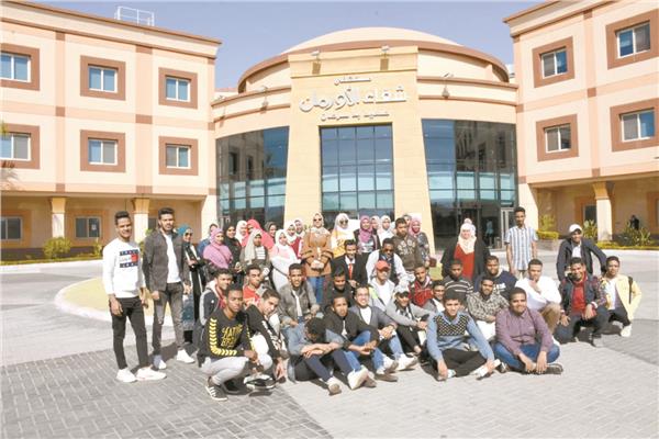 أحد الوفود الطلابية أثناء زيارة المستشفى