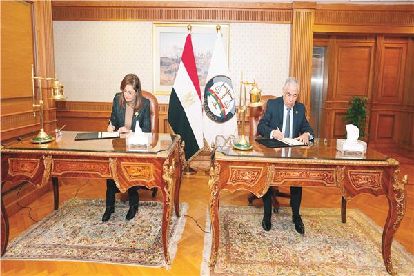 وزيرة التخطيط والنائب العام يوقعان البروتوكول