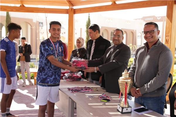 رئيس جامعة طيبة التكنولوجية يشهد ختام دوري كرة القدم