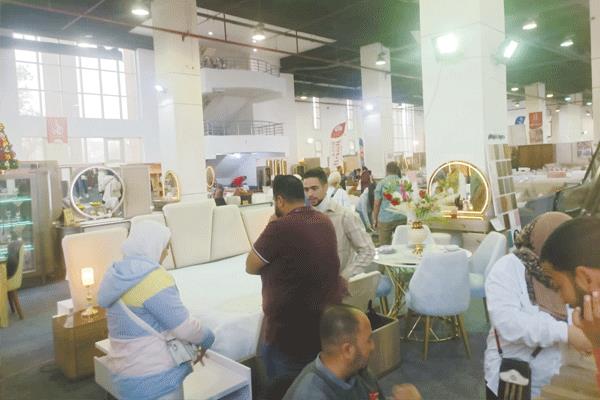 إقبال كبير على معرض صنع فى دمياط