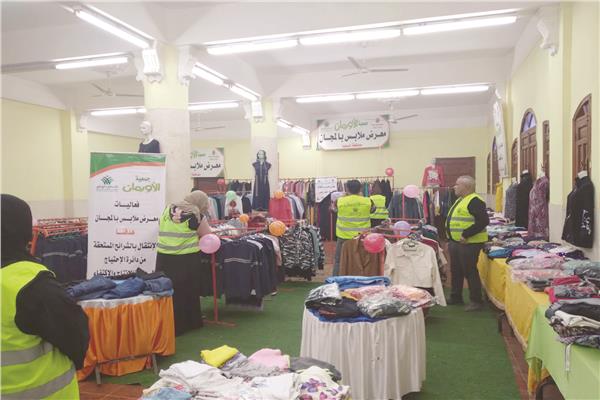 ملابس بالمجان  لـ 400 أسرة ببركة السبع