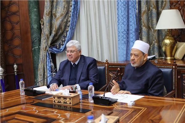 شيخ الأزهر يستقبل وزير التعليم العالي 