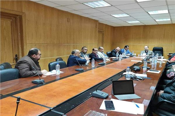 لجنة المشروعات القومية والصغيرة ومتناهية الصغر والحرف اليدوية