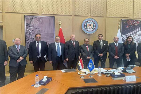 جانب من الاجتماع مع وزير المالية 