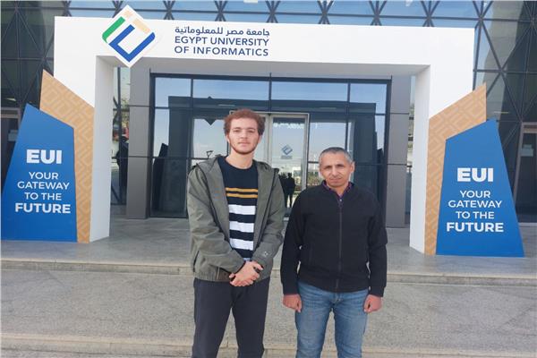 طالب وأستاذ بجامعة مصر للمعلوماتية