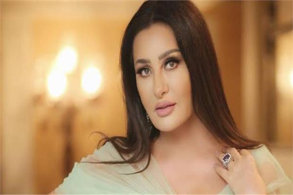 الفنانة لطيفة