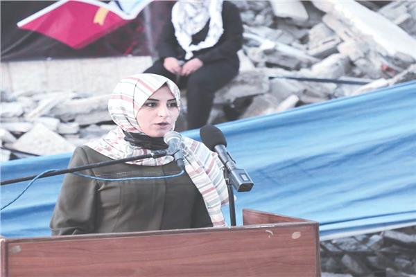 الشاعرة سمية عصام