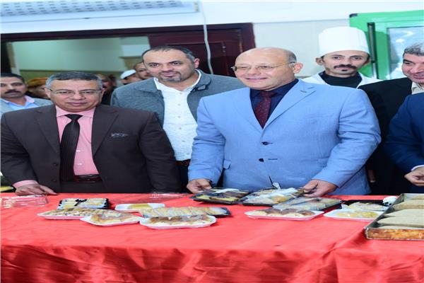 الدكتور حسان النعماني رئيس جامعة سوهاج خلال الجولة 