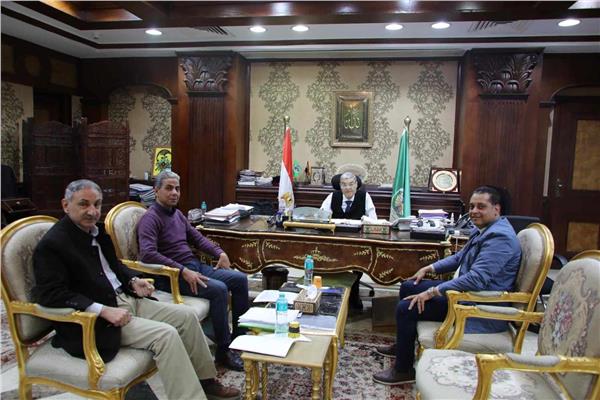 اللواء أسامة القاضي محافظ المنيا خلال الاجتماع