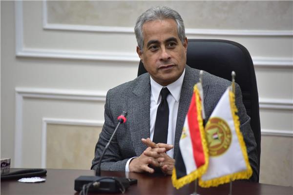  وزير العمل حسن شحاتة 