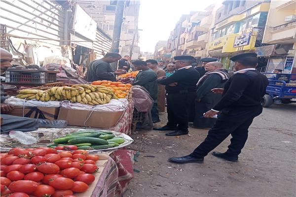 حملات مكثفه لإزالة الاشغالات والتعديات بأرمنت غرب الاقصر تسفر عن  78 محضر