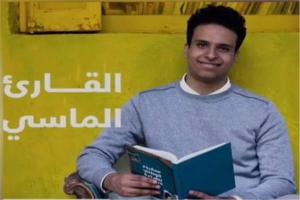 أيمن عاطف طالب في كلية طب الأسنان بجامعة المنصورة الفائز بالمركز الأول في مسابقة القارئ الماسي