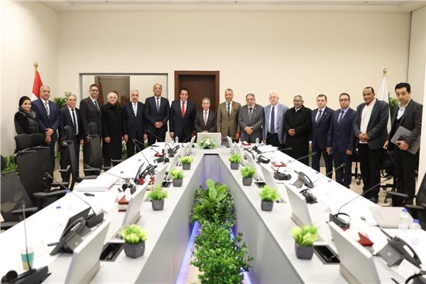 وزير الصحة يعقد اجتماعاً مع نقيبي الأطباء والأسنان