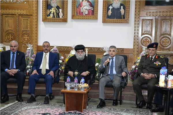 رئيس هيئة قناة السويس يقدم التهنئة للإخوة الأقباط