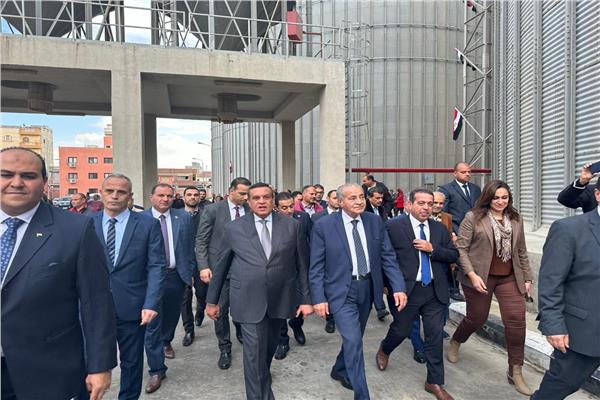 وزيرا التموين والتنمية المحلية يتفقدان صومعة دمنهور