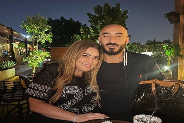 نهال عنبر ونجلها حسام الحسيني