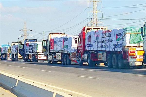 المساعدات الإنسانية فى طريقها للدخول إلى قطاع غزة