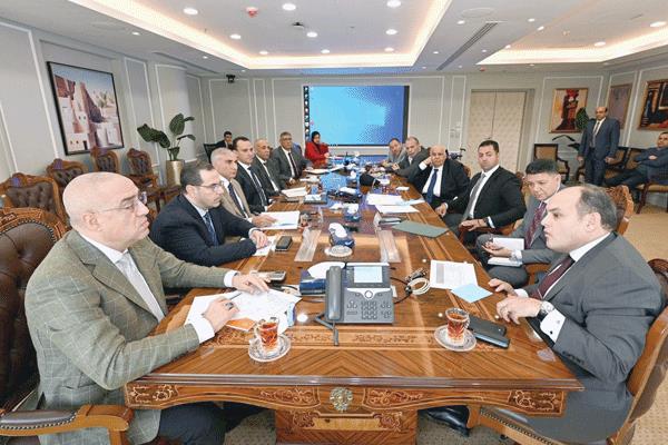الجزار وسمير خلال اجتماع لتنظيم إنشاء وأعمال المناطق الصناعية