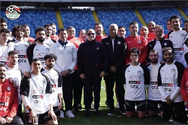 الرئيس السيسي خلال زيارته لتدريبات منتخب مصر