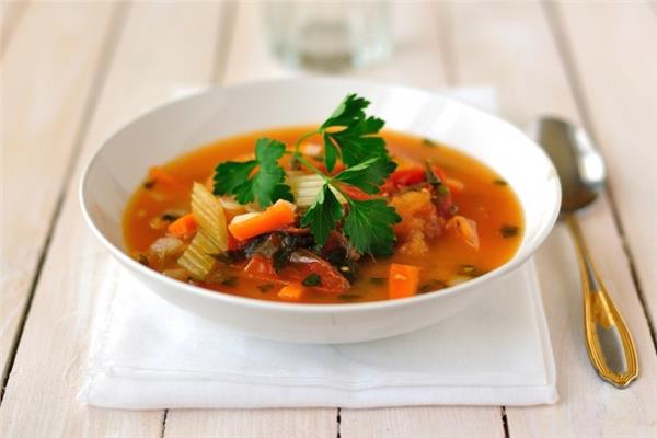 شوربة الدجاج بالخضار