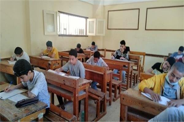 طلاب الشهادة الاعدادية ..ارشيفية