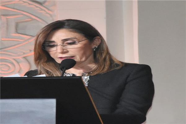 وزيرة الثقافة خلال إلقاء كلمتها