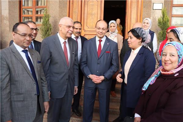 رئيس جامعة المنوفية  يستقبل فريق الدعم الفني للمنشآت الصحية