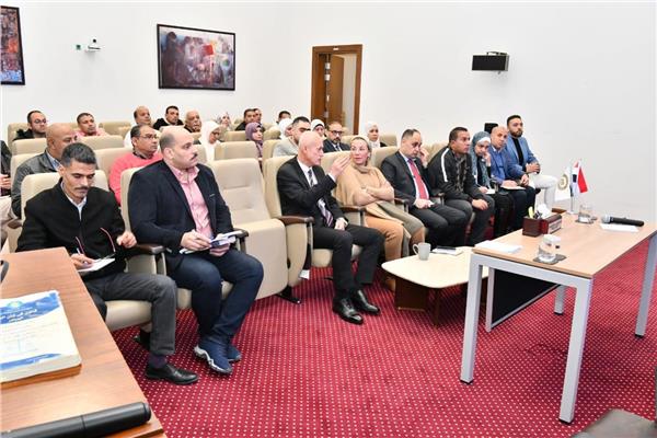 وزيرة البيئة تلتقى بالعاملين بالإدارة المركزية للتفتيش والإلتزام البيئى