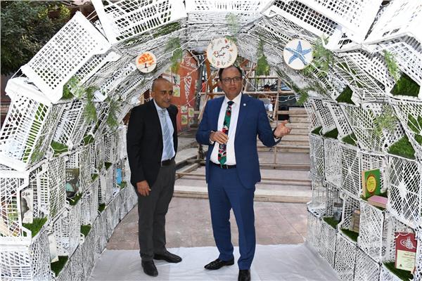 رئيس جامعة حلوان يفتتح معرض لمشروعات طلاب قسم العمارة 