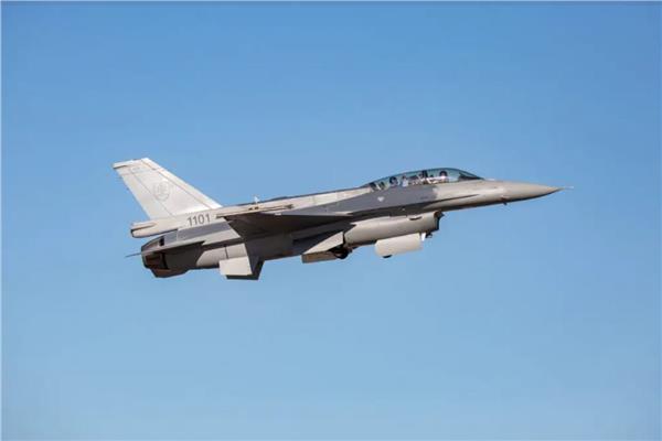  مقاتلة - F-16    
