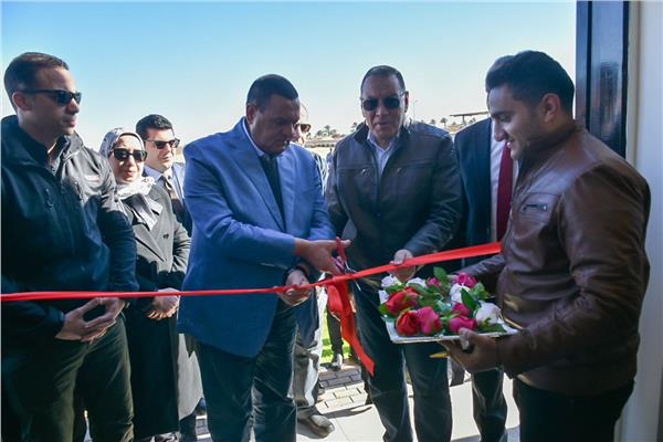 وزير التنمية المحلية ومحافظ الشرقية يفتتحان المدفن الصحى الآمن بمدينة بلبيس