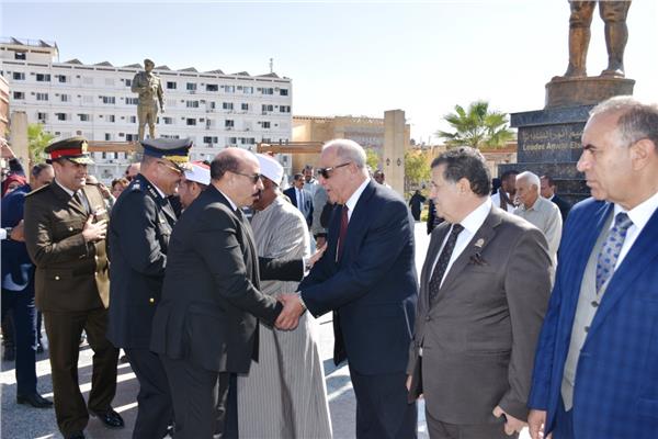 محافظ أسوان