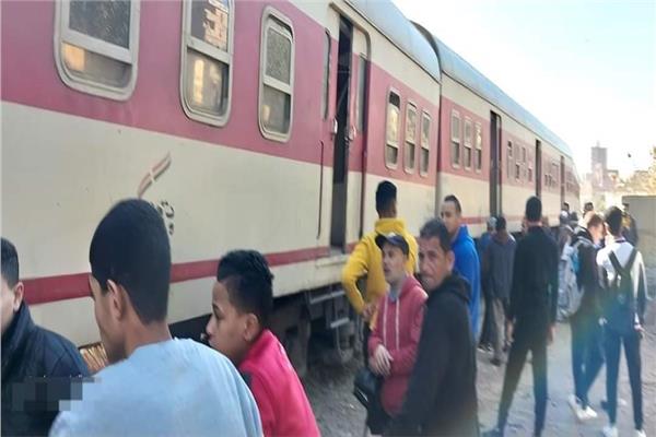 خروج قطار عن مساره بكفر الشيخ