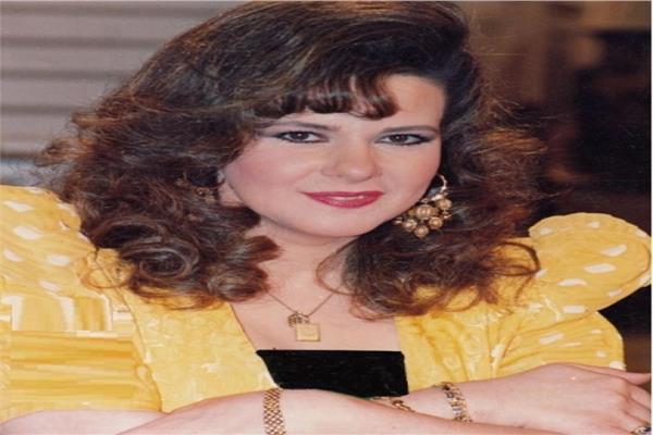 دلال عبد العزيز 
