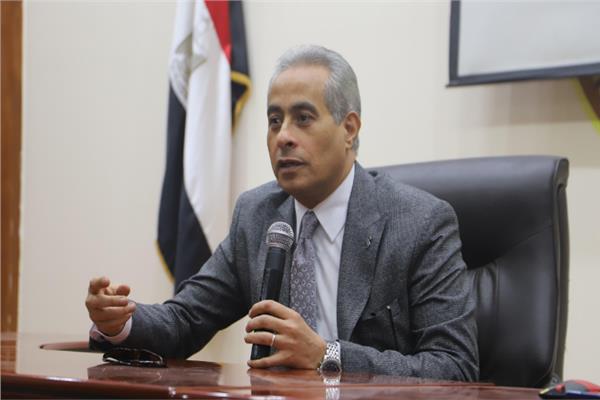 حسن شحاتة وزير العمل 