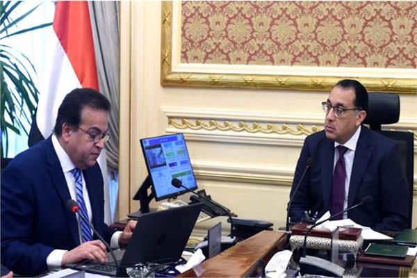 رئيس الوزراء ووزير الصحة - أرشيفية