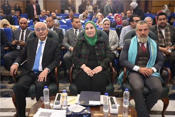 نيفين القباج وزيرة التضامن الاجتماعي والدكتور رضا حجازي وزير التربية والتعليم 